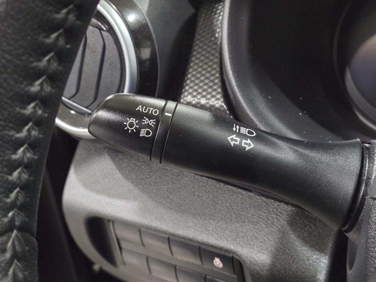 2024 Nissan Kicks SV CVT No Accidents One Owner APPLE CAR-PLAY PARK Photo