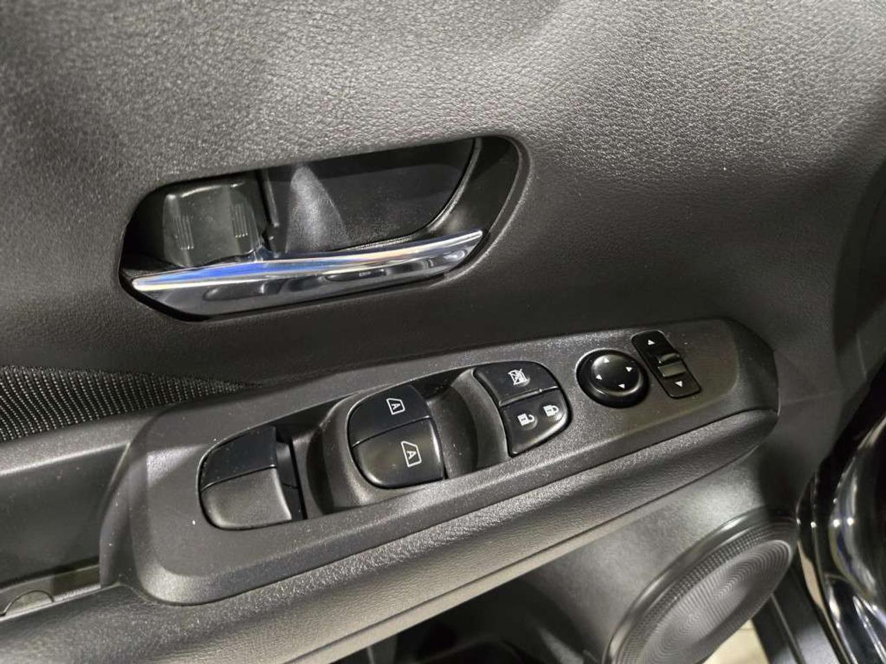 2024 Nissan Kicks SV CVT No Accidents One Owner APPLE CAR-PLAY PARK ASSIST Photo