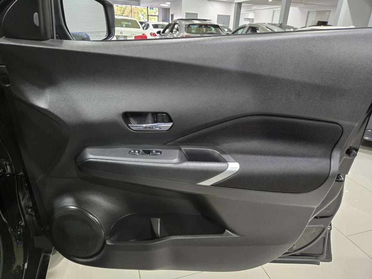 2024 Nissan Kicks SV CVT No Accidents One Owner APPLE CAR-PLAY PARK ASSIST Photo