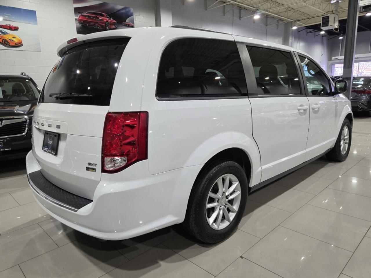 2017 Dodge Grand Caravan SXT STOW N GO Alloy Wheels Winter Tires Photo4