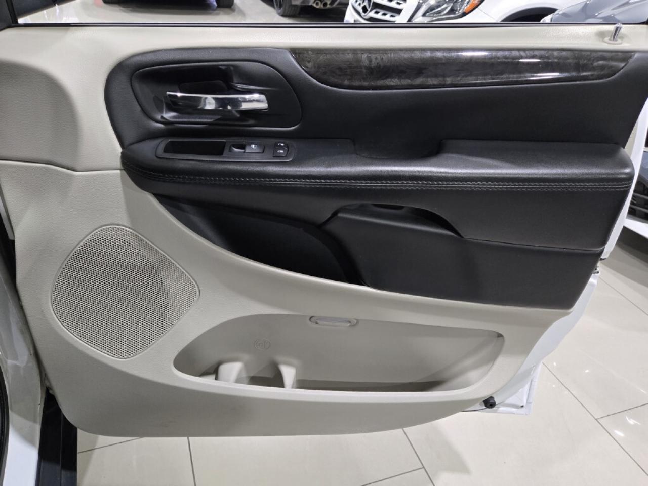 2017 Dodge Grand Caravan SXT STOW N GO Alloy Wheels Winter Tires Photo