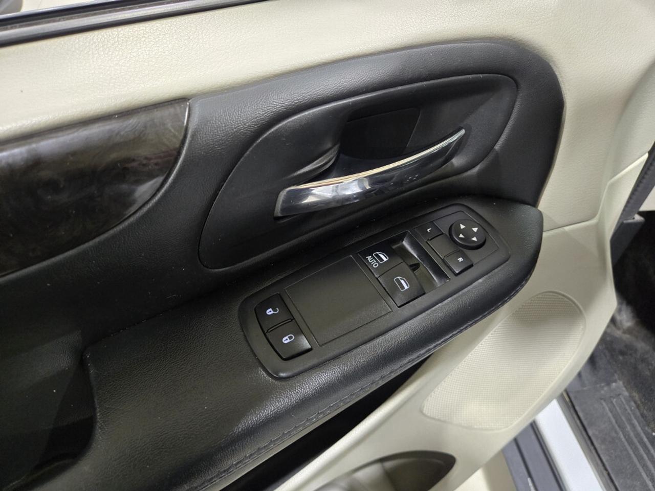 2017 Dodge Grand Caravan SXT STOW N GO Alloy Wheels Winter Tires Photo