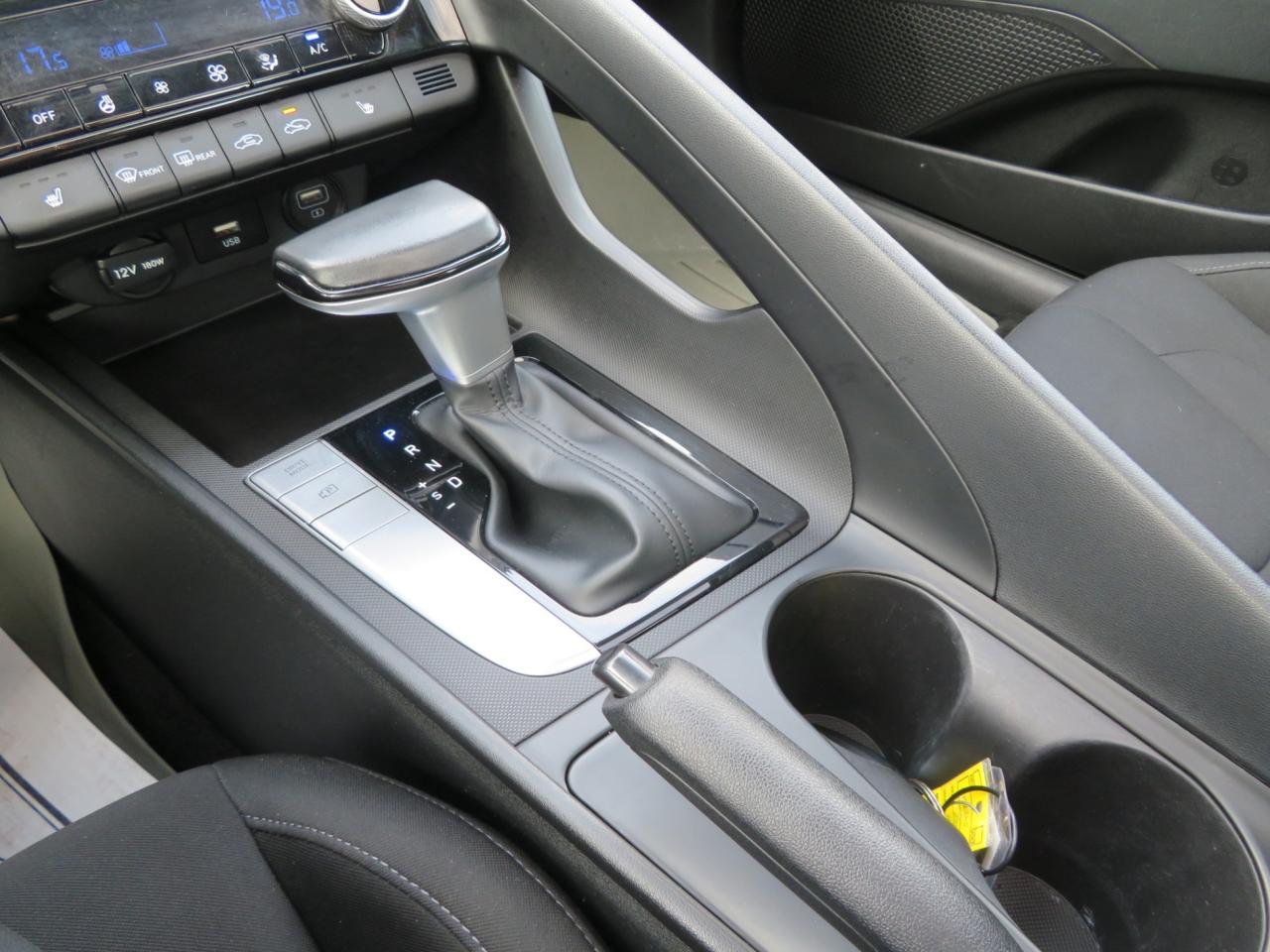 2022 Hyundai Elantra Preferred IVT w/Sun & Tech Package Photo