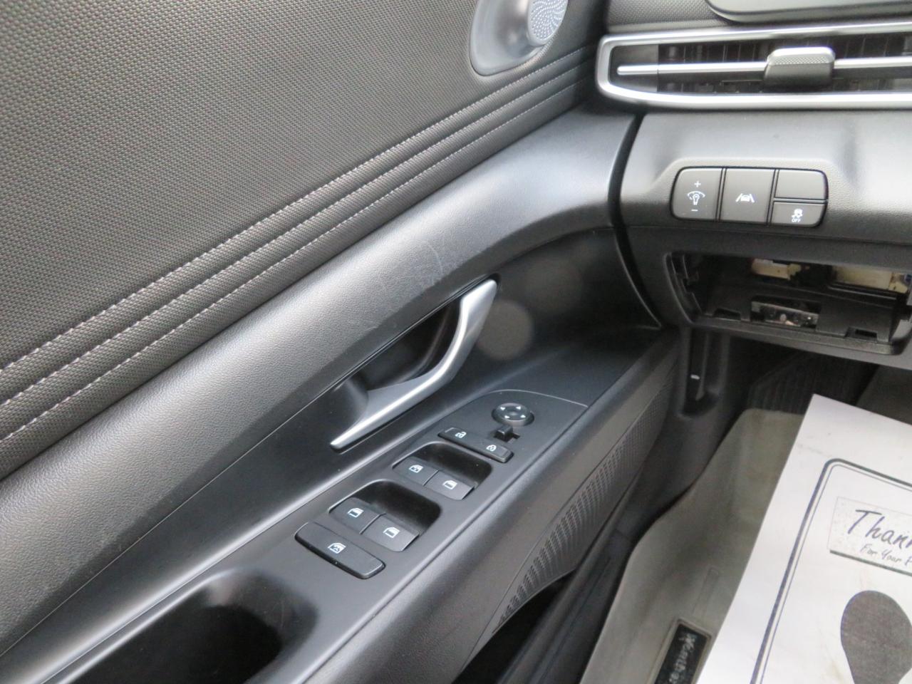 2022 Hyundai Elantra Preferred IVT w/Sun & Tech Package Photo