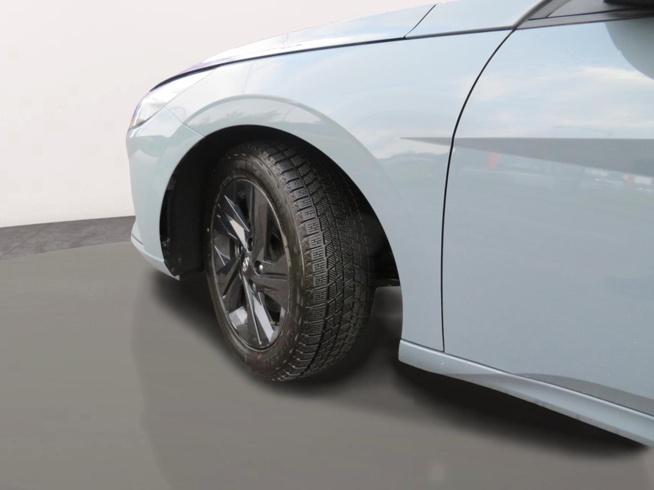 2022 Hyundai Elantra Preferred IVT w/Sun & Tech Package Photo