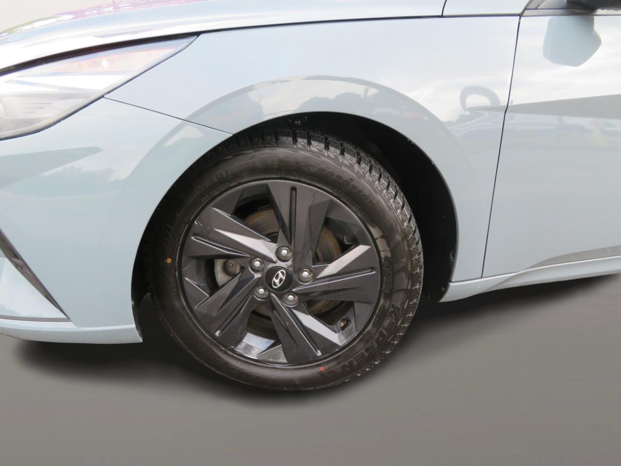 2022 Hyundai Elantra Preferred IVT w/Sun & Tech Package Photo