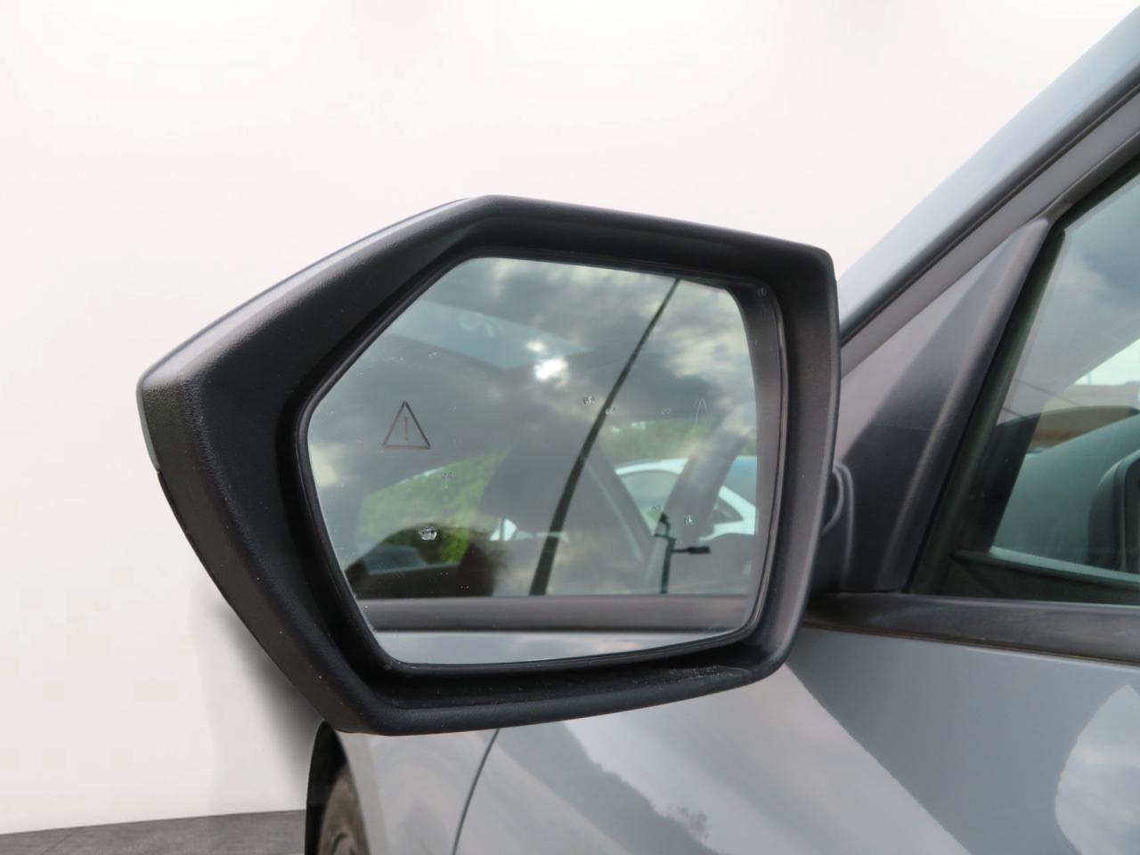 2022 Hyundai Elantra Preferred IVT w/Sun & Tech Package Photo