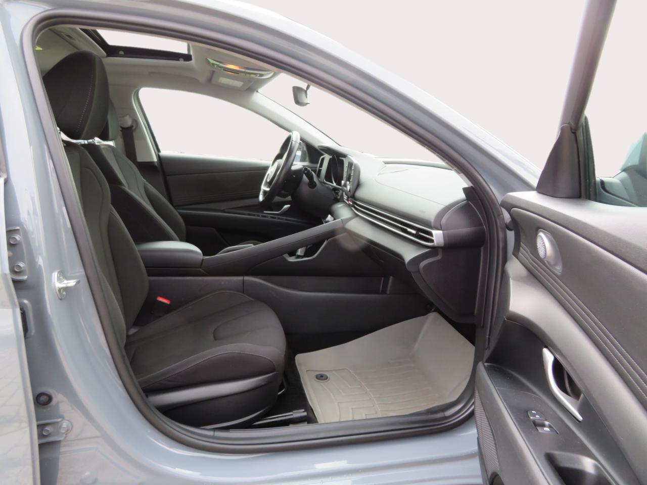 2022 Hyundai Elantra Preferred IVT w/Sun & Tech Package Photo