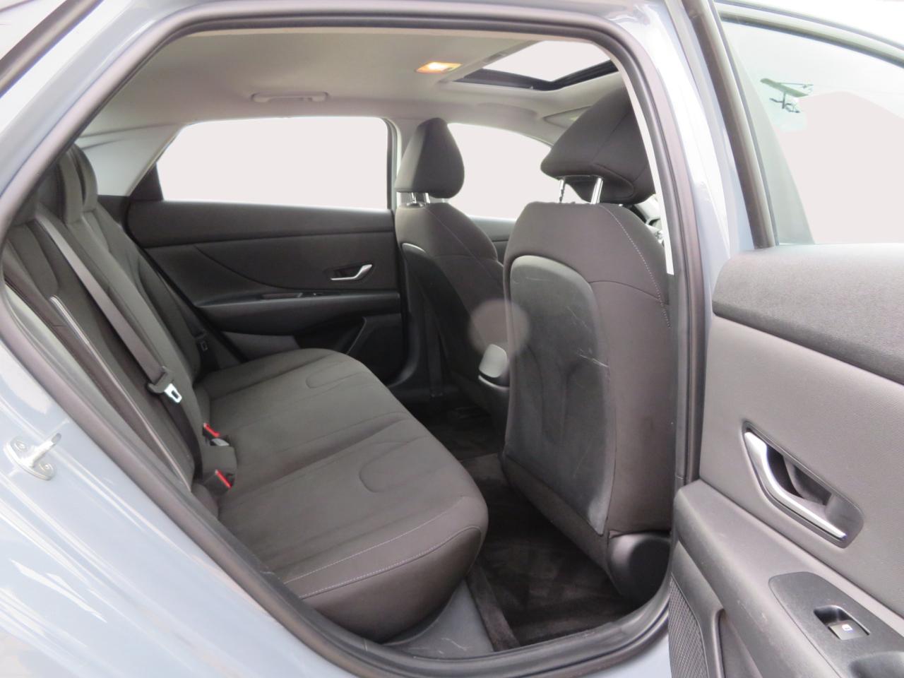 2022 Hyundai Elantra Preferred IVT w/Sun & Tech Package Photo