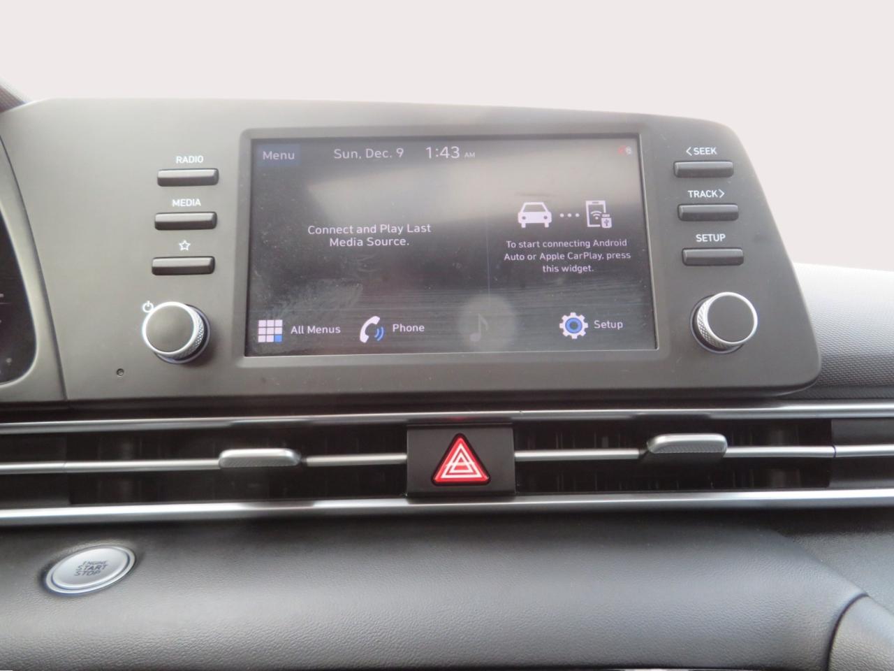 2022 Hyundai Elantra Preferred IVT w/Sun & Tech Package Photo