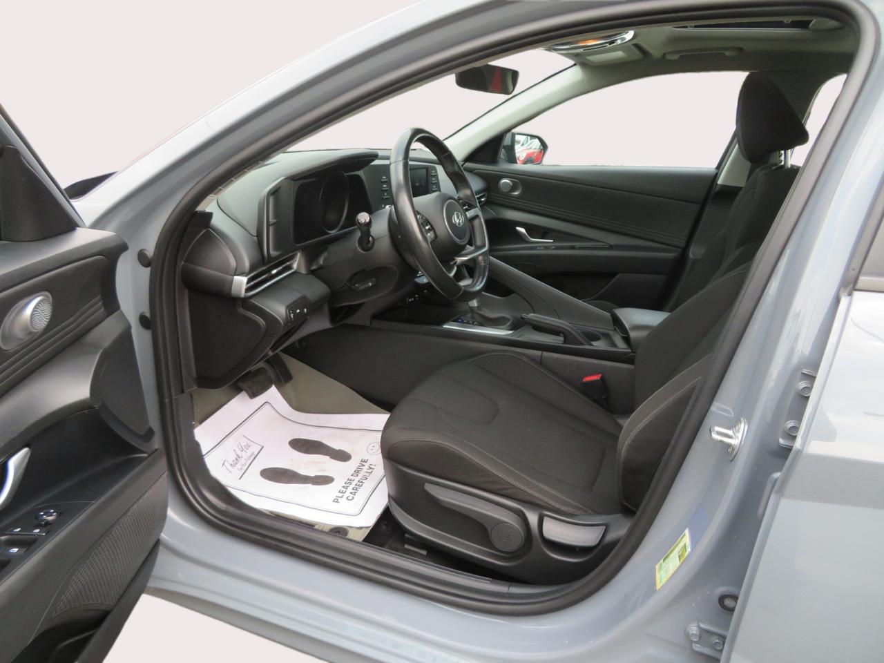 2022 Hyundai Elantra Preferred IVT w/Sun & Tech Package Photo