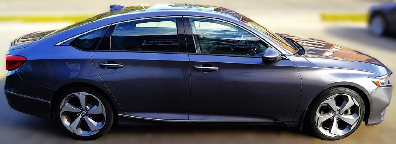 2018 Honda Accord Sedan Touring CVT Photo