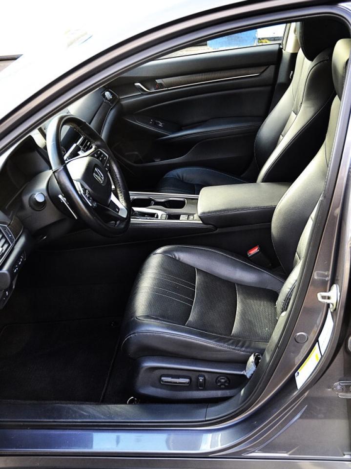 2018 Honda Accord Sedan Touring CVT Photo