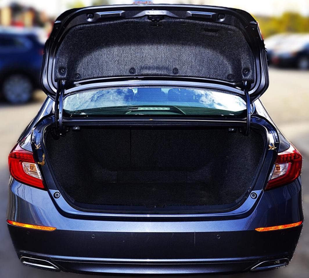 2018 Honda Accord Sedan Touring CVT Photo