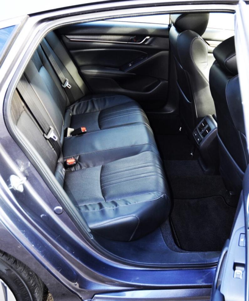 2018 Honda Accord Sedan Touring CVT Photo