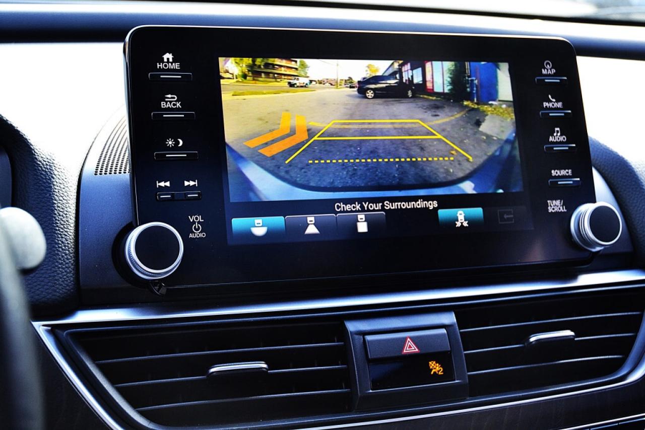 2018 Honda Accord Sedan Touring CVT Photo