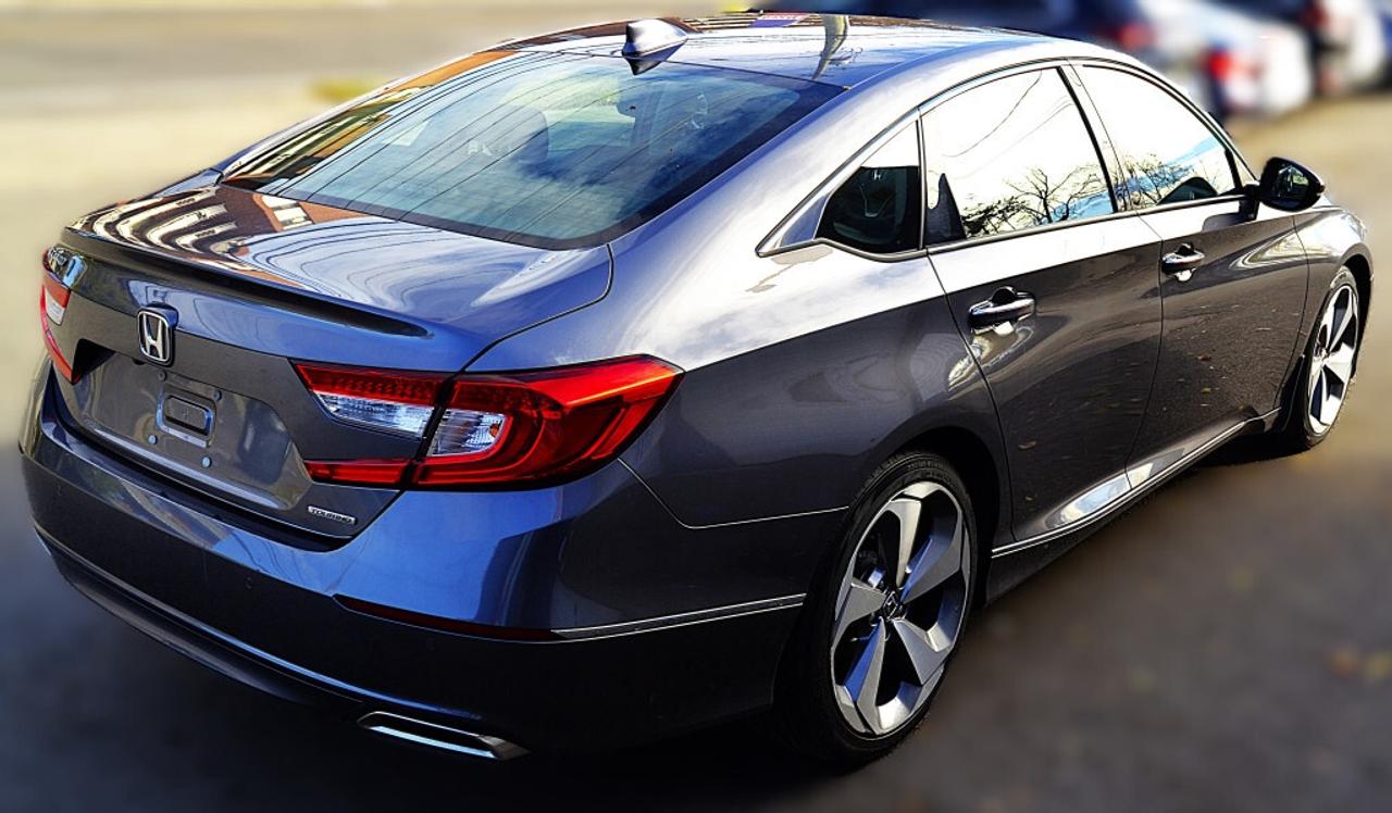 2018 Honda Accord Sedan Touring CVT Photo