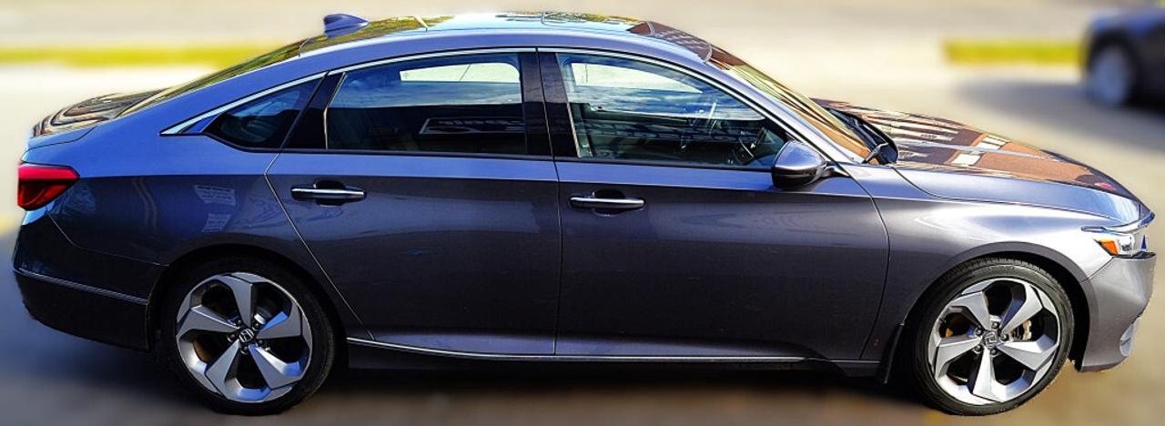 2018 Honda Accord Sedan Touring CVT Photo