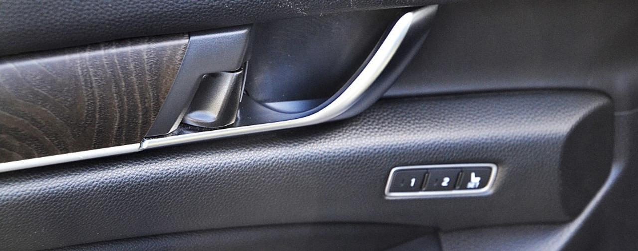 2018 Honda Accord Sedan Touring CVT Photo