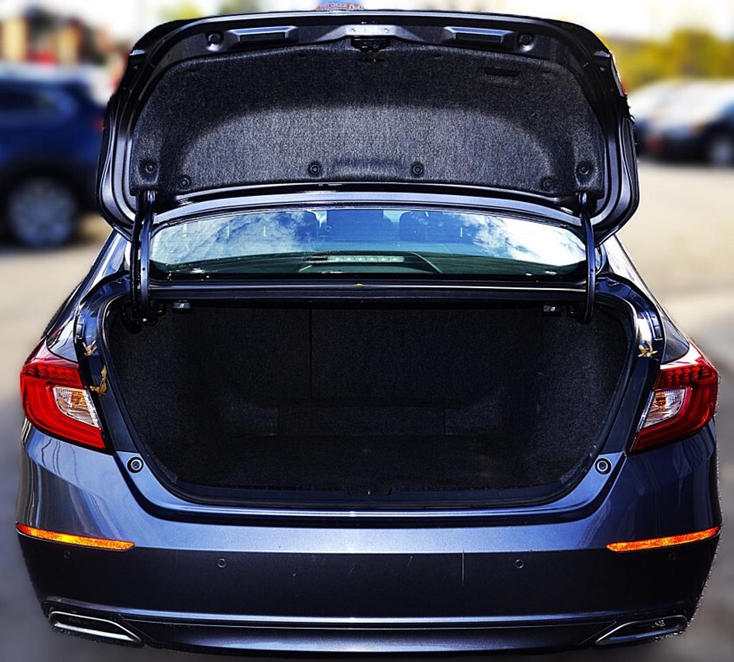 2018 Honda Accord Sedan Touring CVT Photo