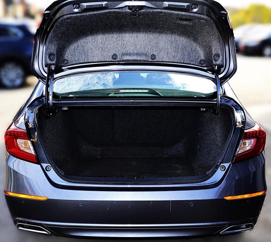 2018 Honda Accord Sedan Touring CVT Photo