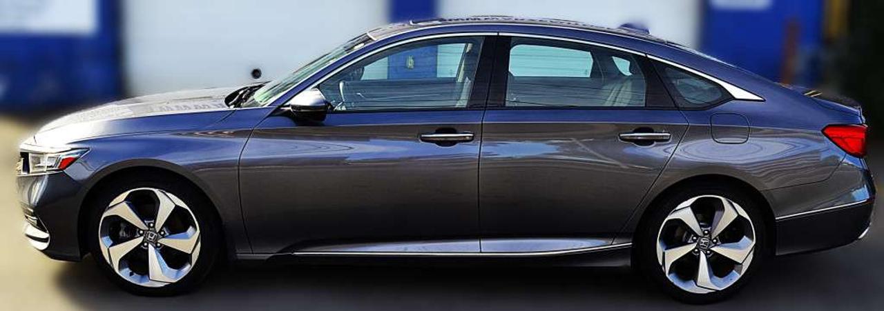 2018 Honda Accord Touring CVT Photo1