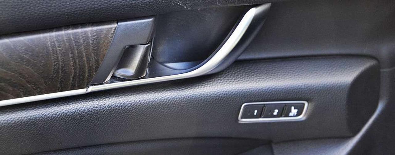 2018 Honda Accord Touring CVT Photo