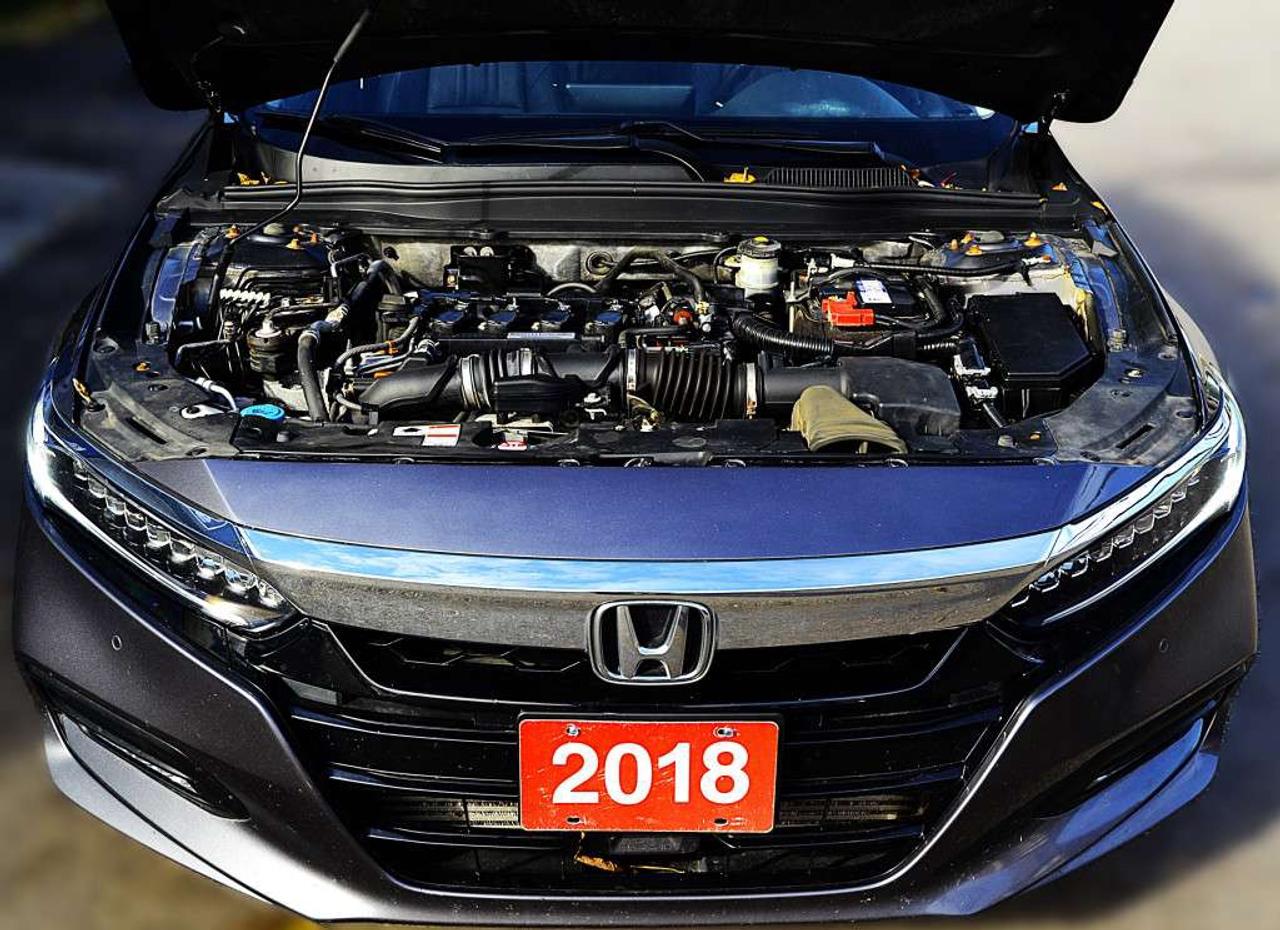2018 Honda Accord Touring CVT Photo