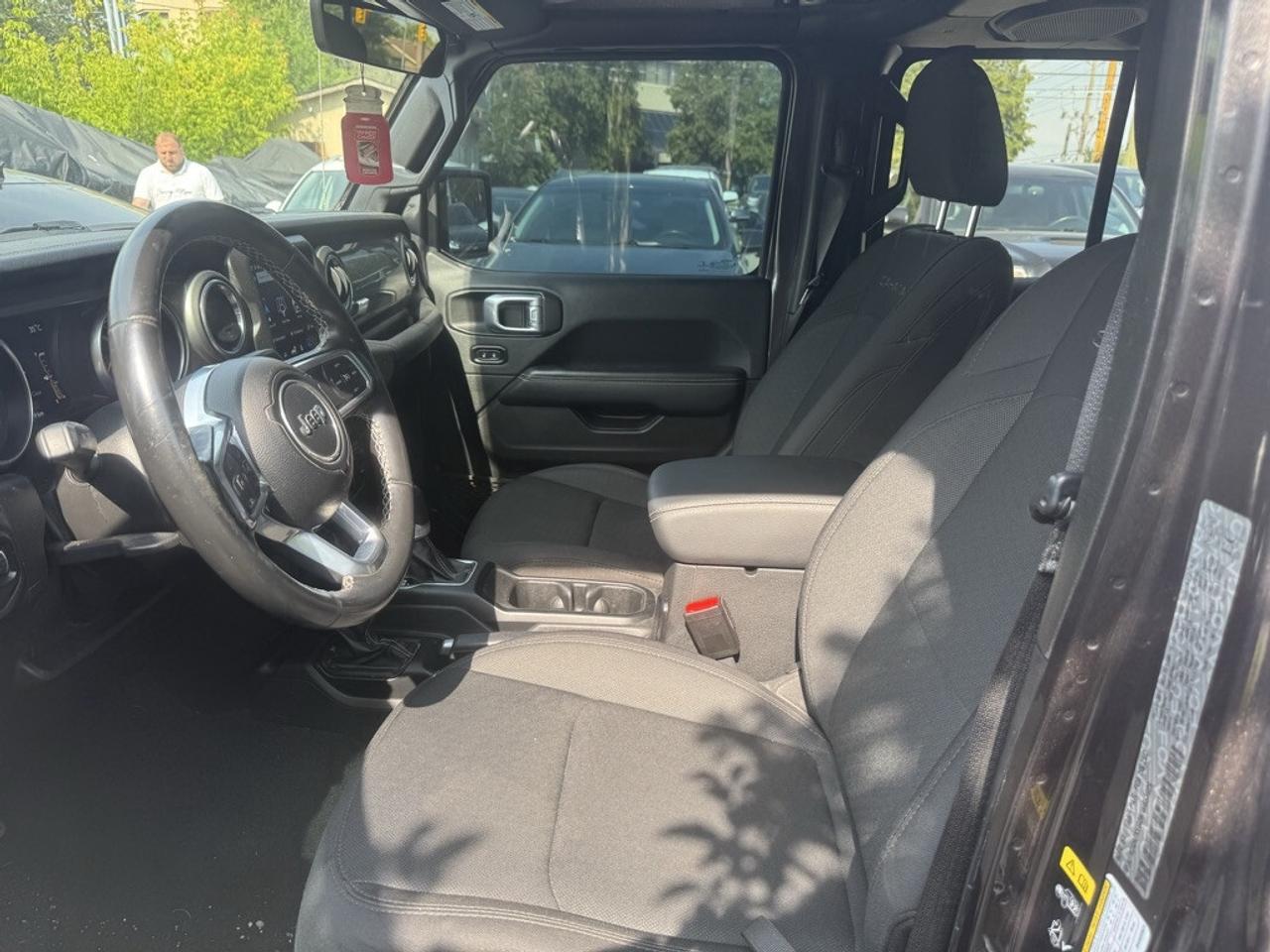 2021 Jeep WRANGLER UNLIMITED Sahara 4dr 4x4 automatics Photo