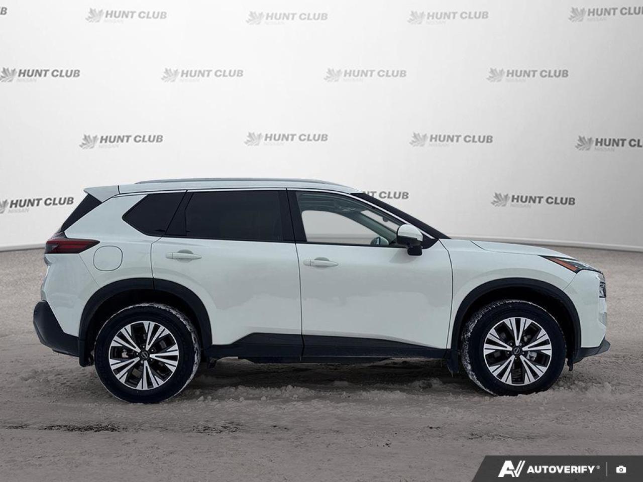 2023 Nissan Rogue SV Photo