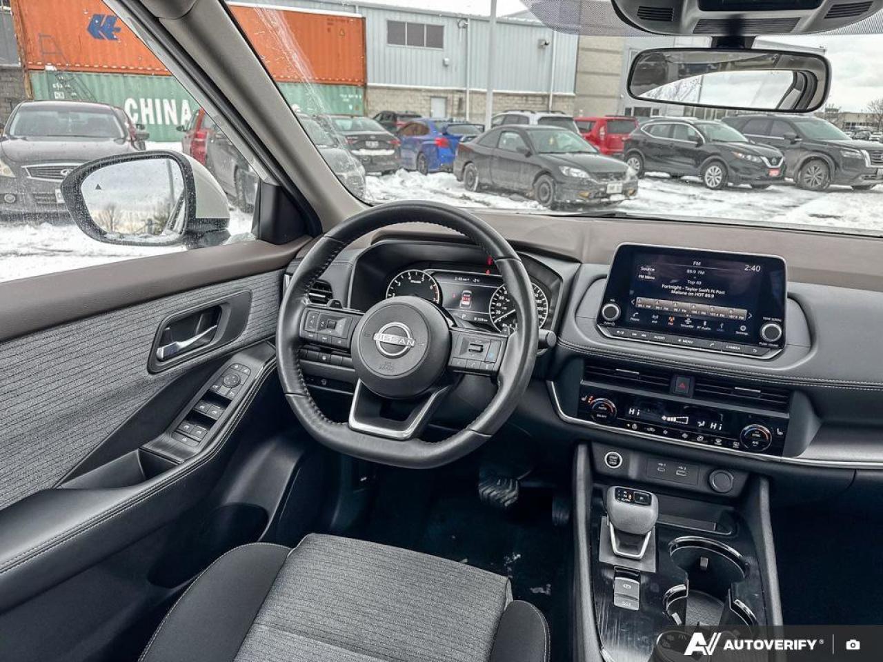 2023 Nissan Rogue SV Photo