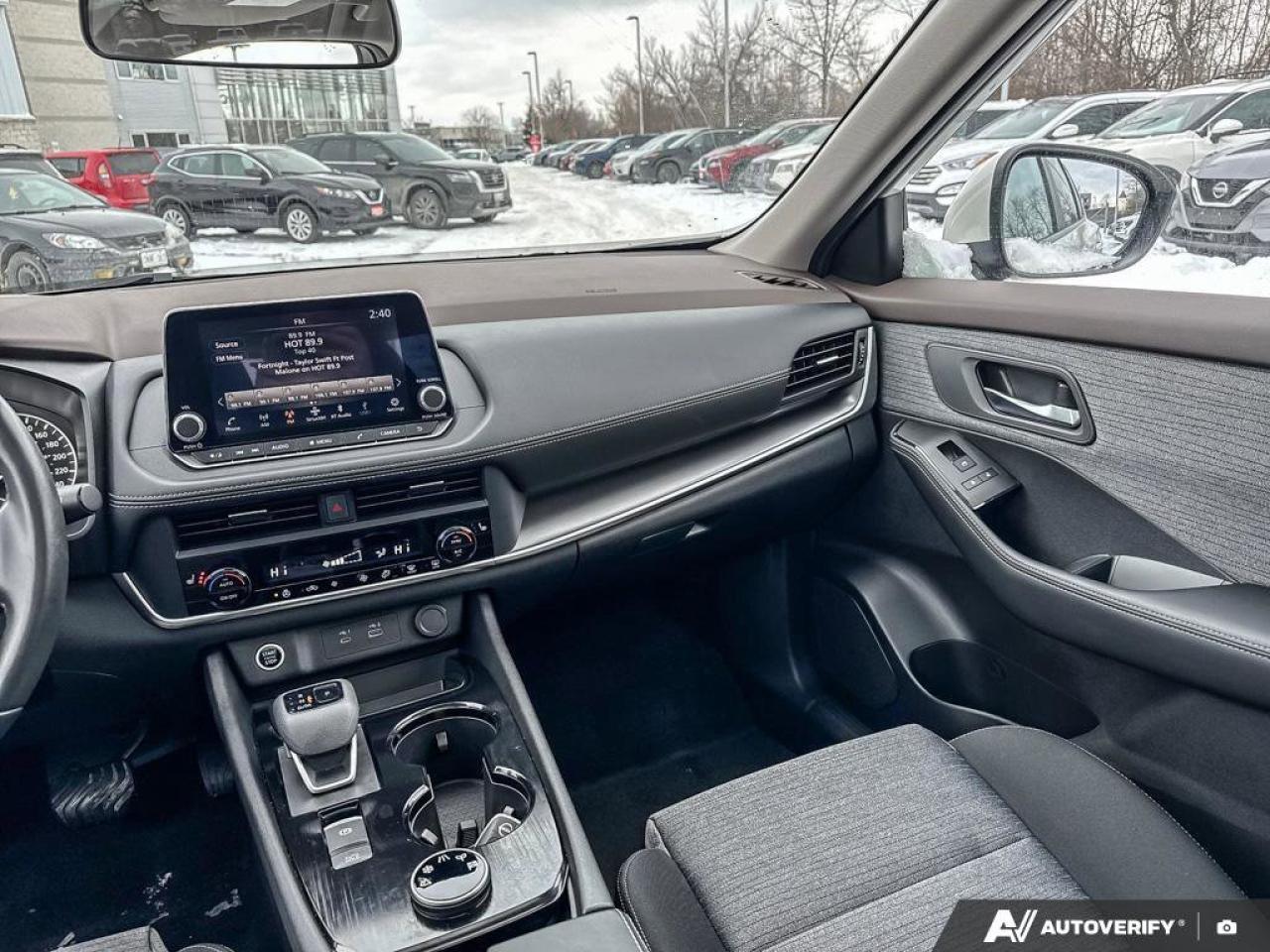 2023 Nissan Rogue SV Photo