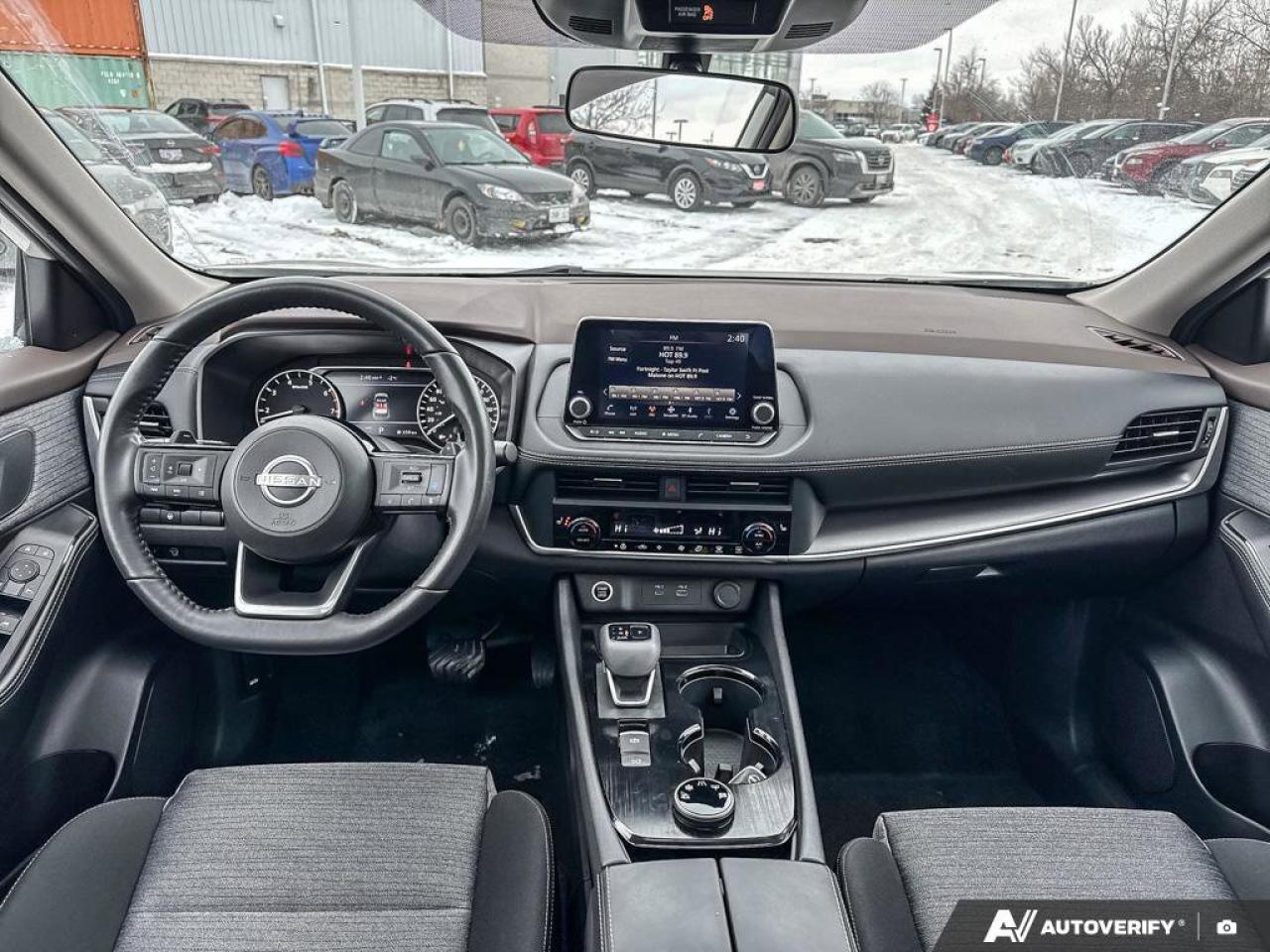 2023 Nissan Rogue SV Photo