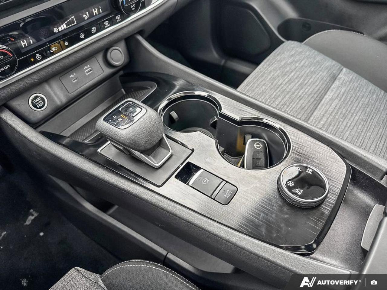 2023 Nissan Rogue SV Photo