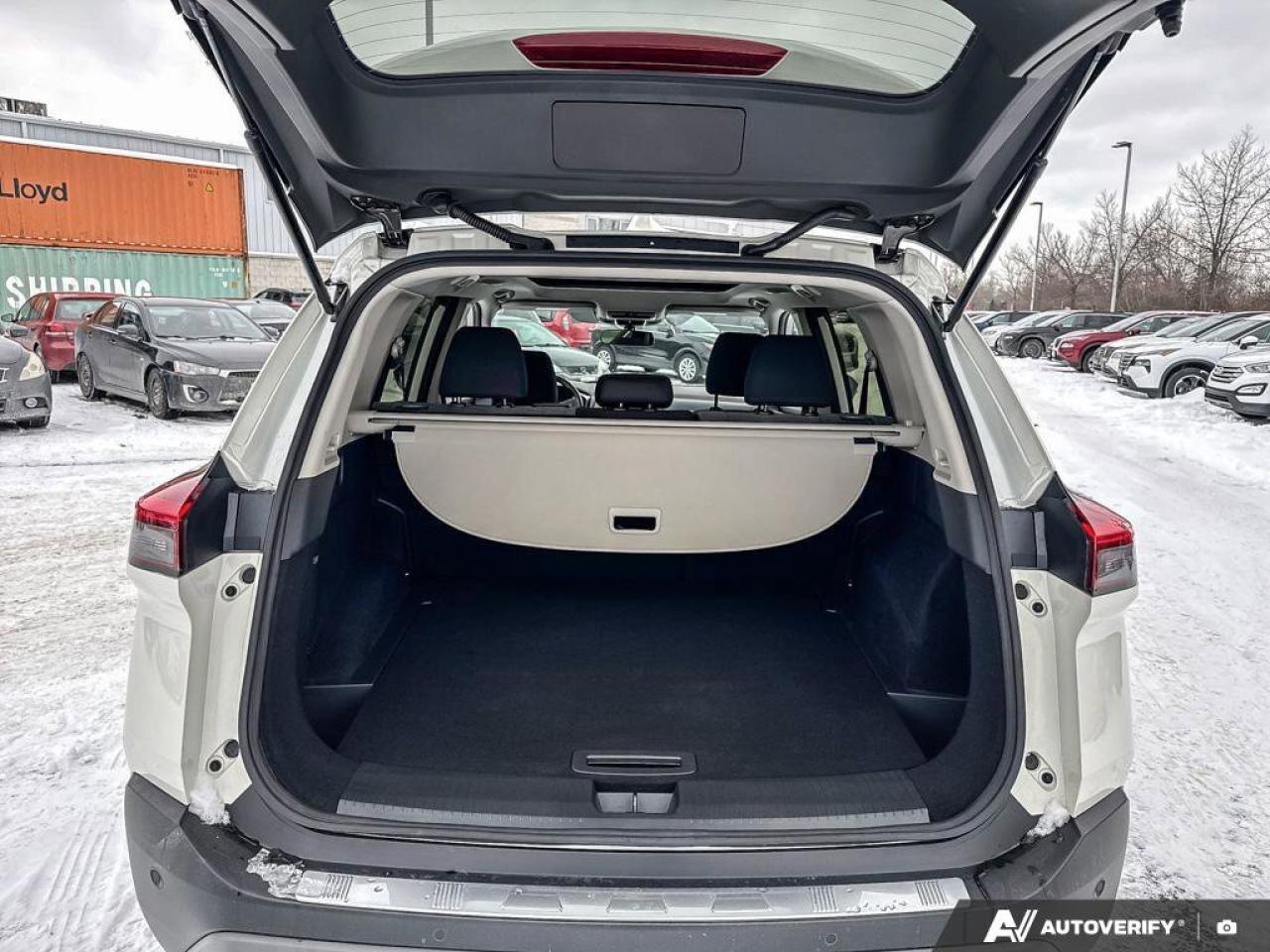 2023 Nissan Rogue SV Photo