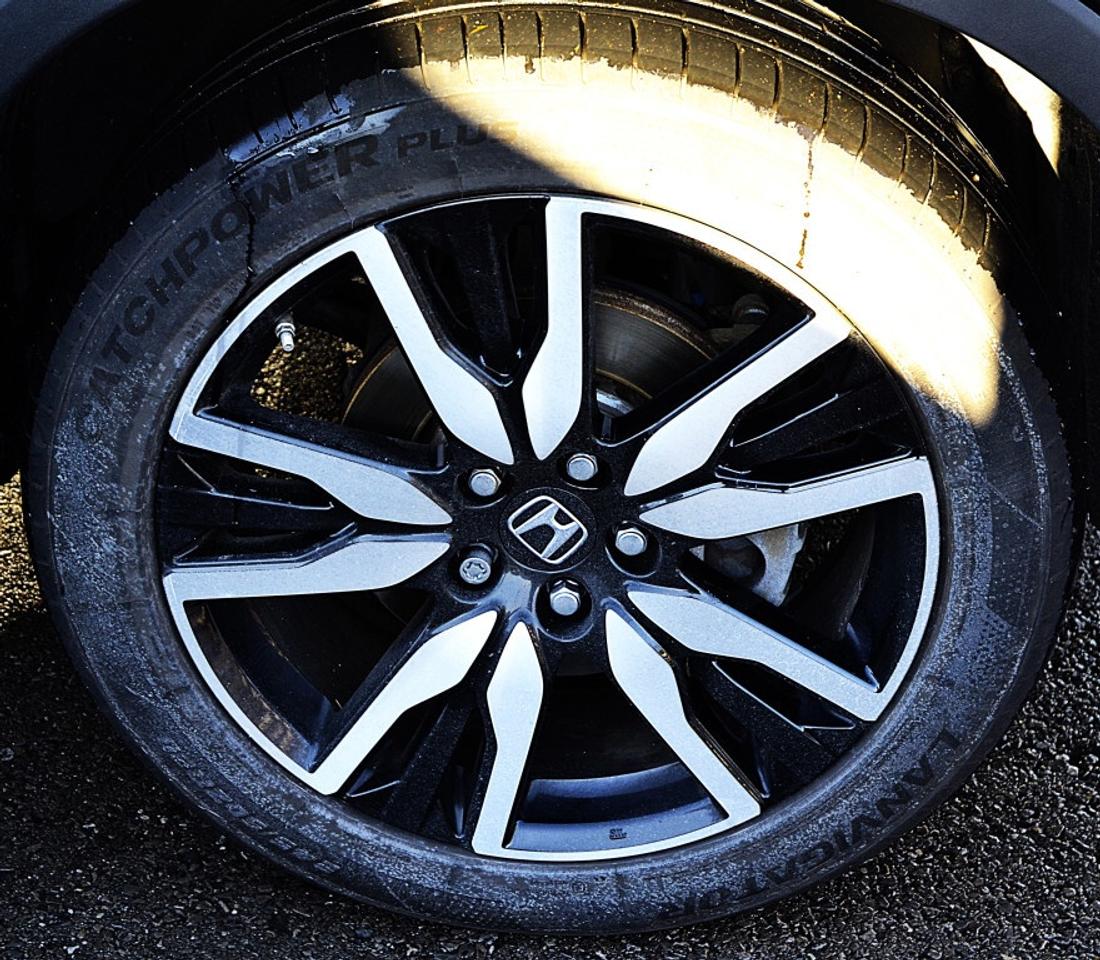 2022 Honda Pilot TOURING 8 Passenger 4dr All-Wheel Drive Automatic Photo