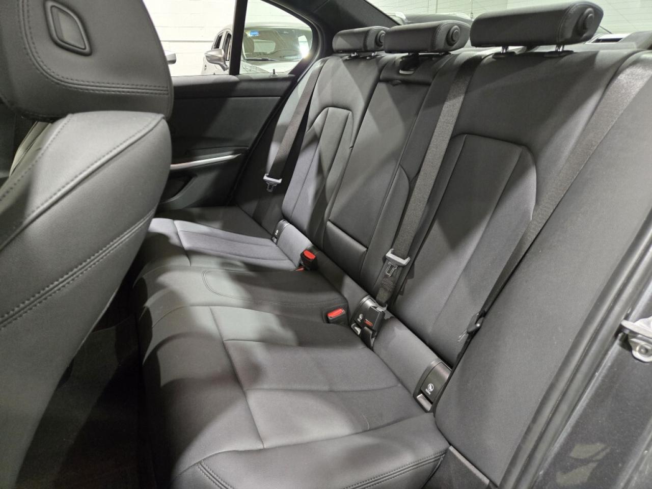 2021 BMW 330xi AWD No Accident Apple CarPlay Navigation Sunroof Photo