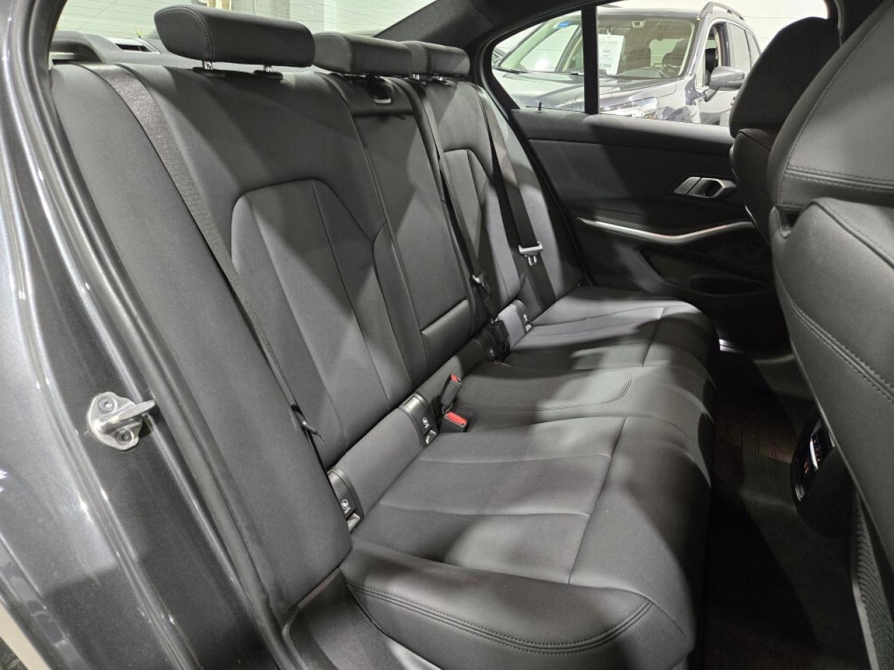 2021 BMW 330xi AWD No Accident Apple CarPlay Navigation Sunroof Photo