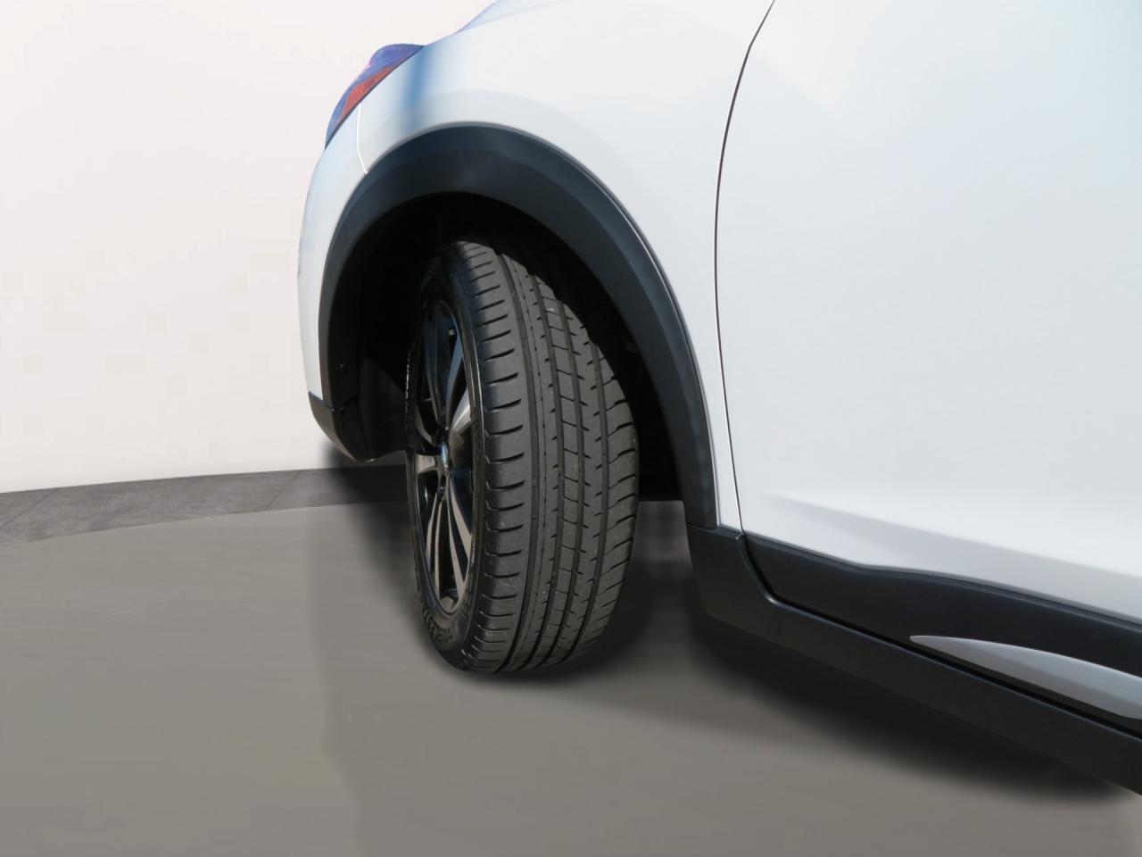 2019 Nissan Kicks S FWD Photo3