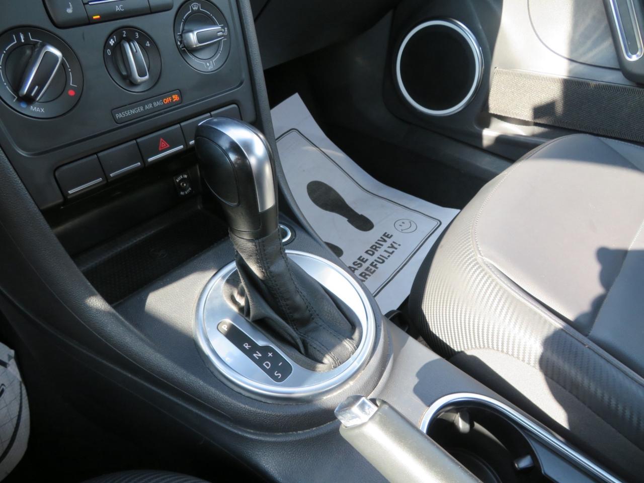 2012 Volkswagen Beetle 2dr Cpe Auto Highline Photo