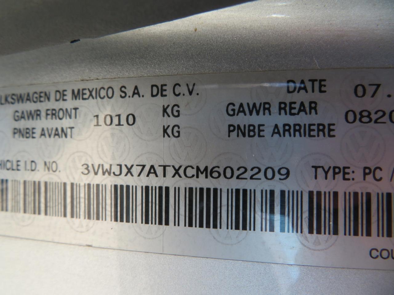 2012 Volkswagen Beetle 2dr Cpe Auto Highline Photo