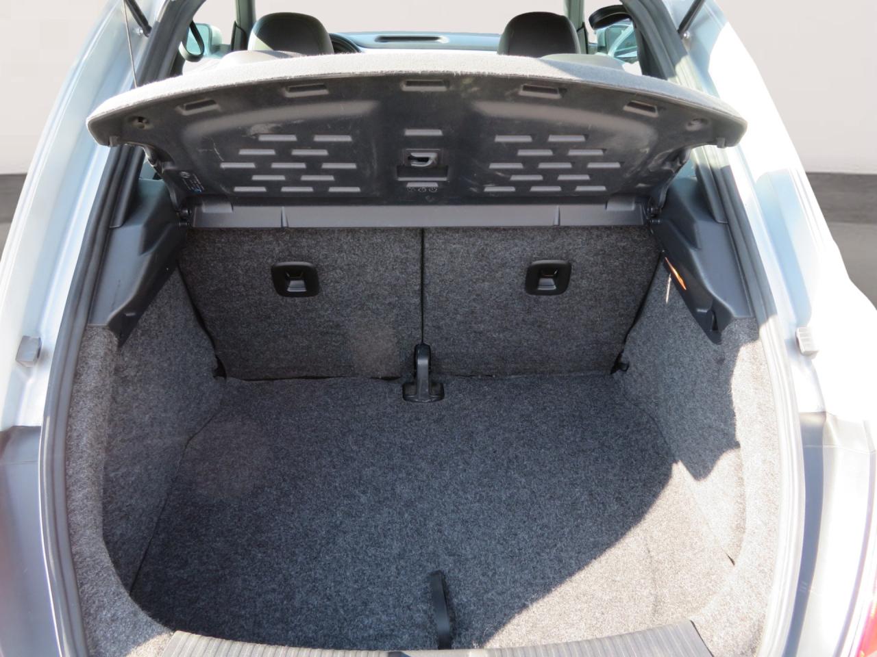 2012 Volkswagen Beetle 2dr Cpe Auto Highline Photo