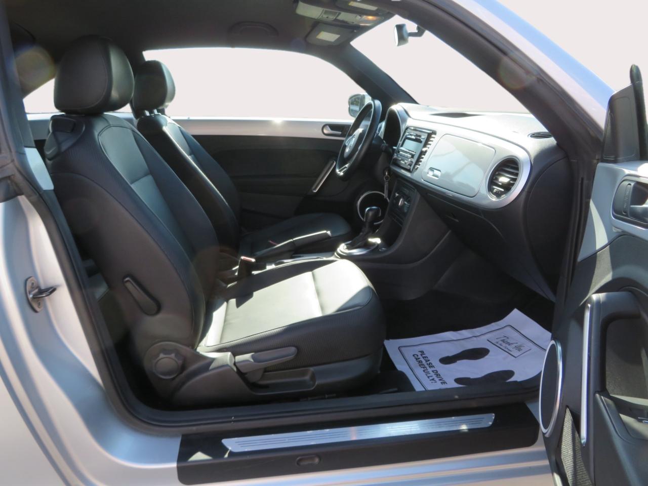 2012 Volkswagen Beetle 2dr Cpe Auto Highline Photo