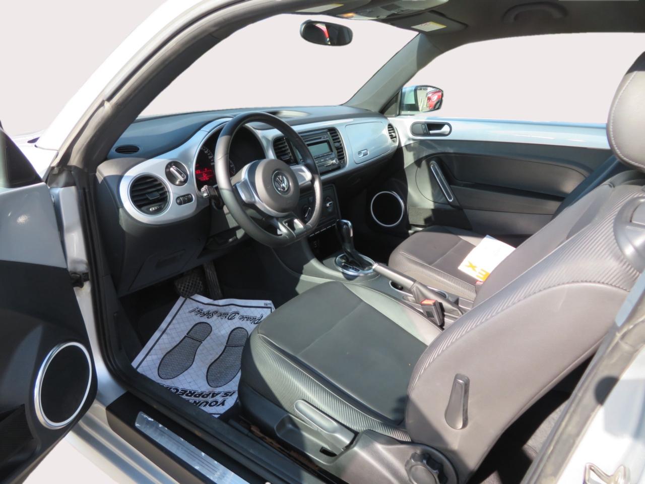 2012 Volkswagen Beetle 2dr Cpe Auto Highline Photo