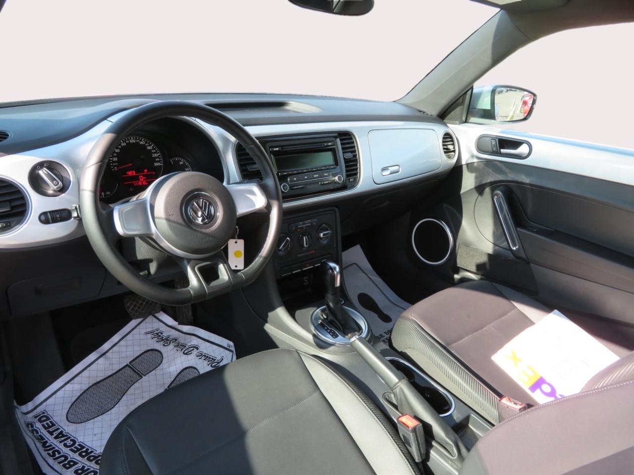 2012 Volkswagen Beetle 2dr Cpe Auto Highline Photo