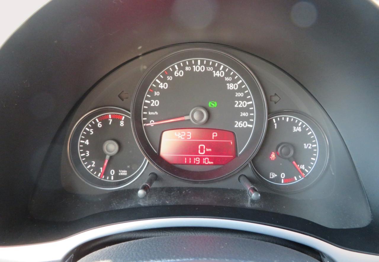 2012 Volkswagen Beetle 2dr Cpe Auto Highline Photo