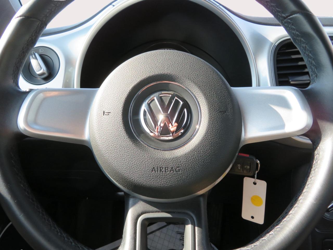 2012 Volkswagen Beetle 2dr Cpe Auto Highline Photo