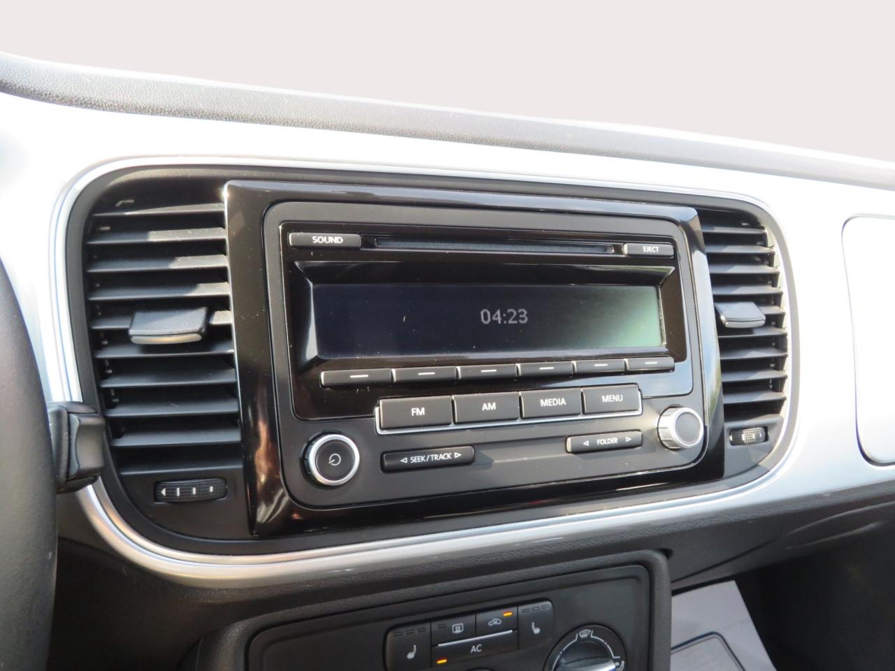 2012 Volkswagen Beetle 2dr Cpe Auto Highline Photo