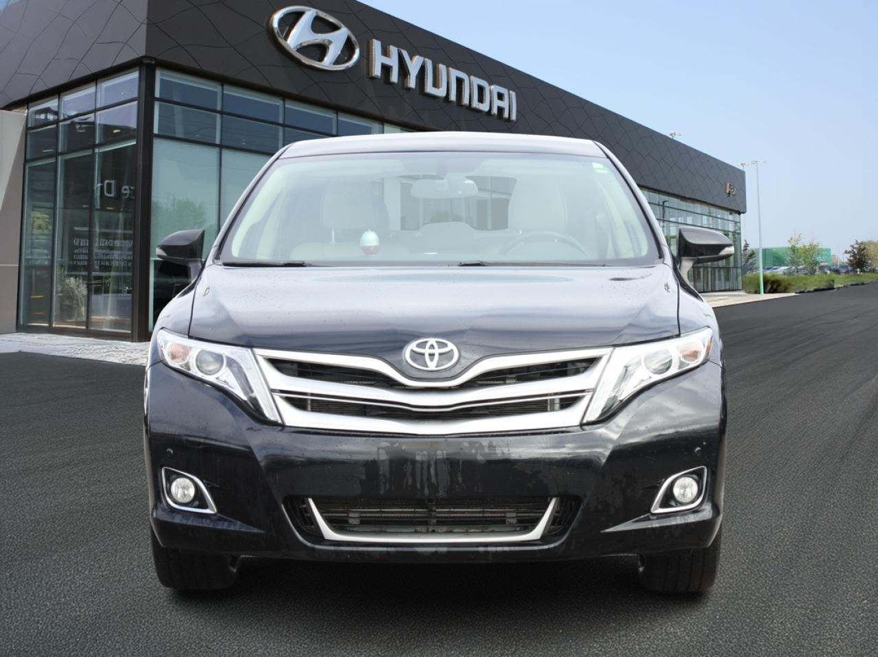 2015 Toyota Venza Limited AWD / Leather / Heated Seats / Sunroof Photo