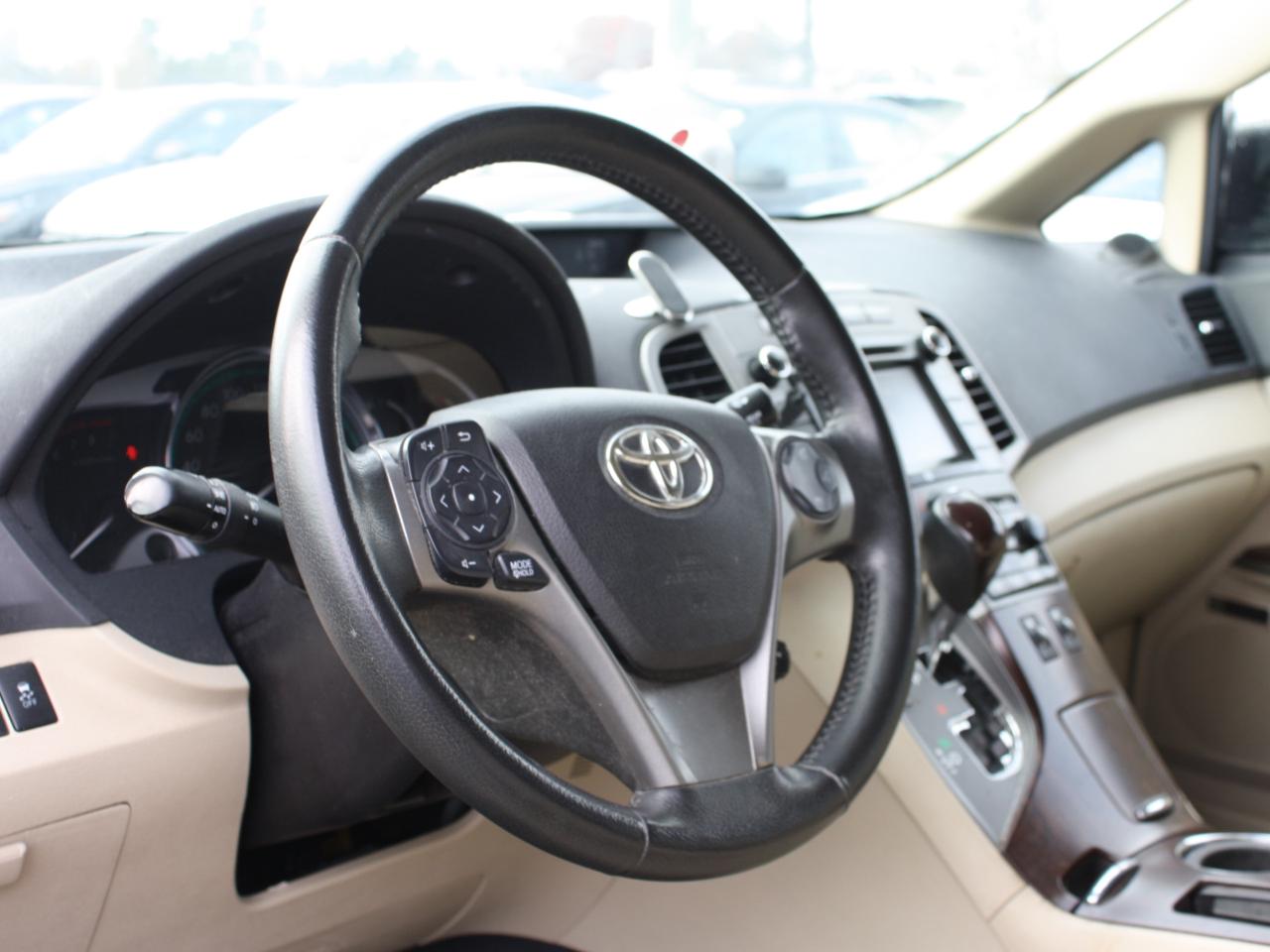 2015 Toyota Venza Limited AWD / Leather / Heated Seats / Sunroof Photo